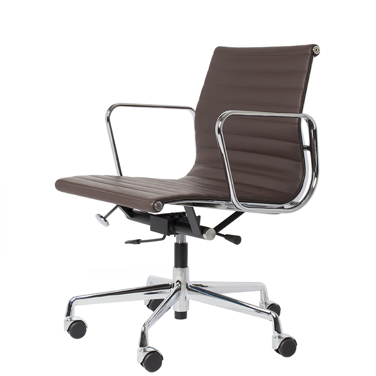 Charles Eames style, Chaise de bureau EA117 cuir brun